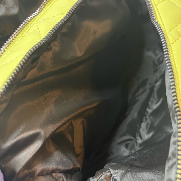 Betsey Johnson Lime Weekender toiletry bag, NWT - Picture 3 of 8